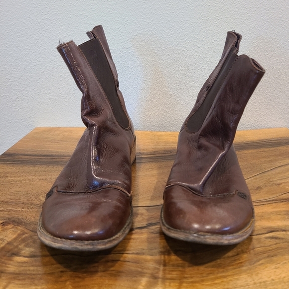 Charles David Brown Leather Chelsea Boots - Picture 2 of 9